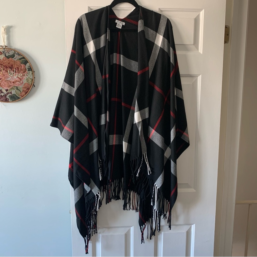 NWOT Black Plaid Shawl